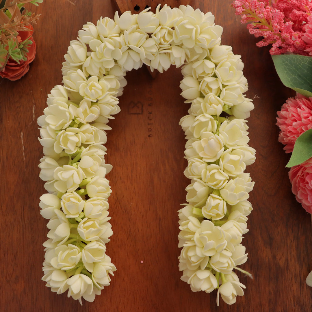 Elegant Jasmine Flower Hairclip for Festive Glam