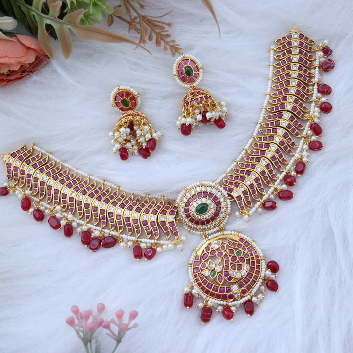 Exquisite High Neck Gold Choker Set for Festive Weddings