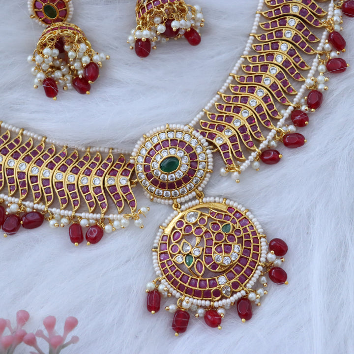 Exquisite High Neck Gold Choker Set for Festive Weddings