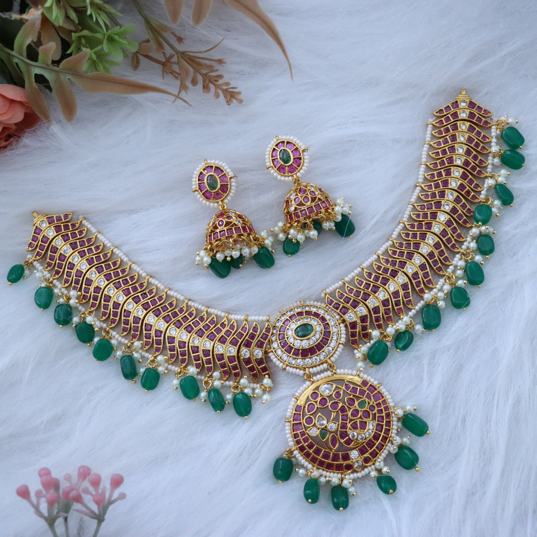 Exquisite High Neck Gold Choker Set for Festive Weddings