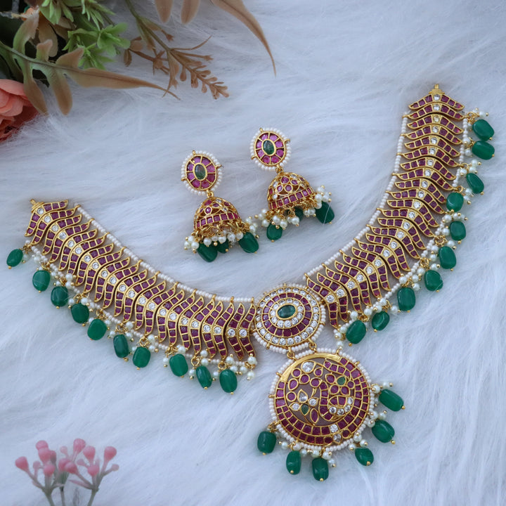 Exquisite High Neck Gold Choker Set for Festive Weddings