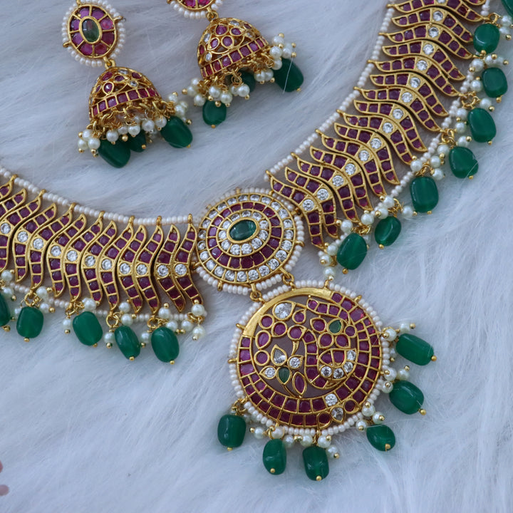 Exquisite High Neck Gold Choker Set for Festive Weddings