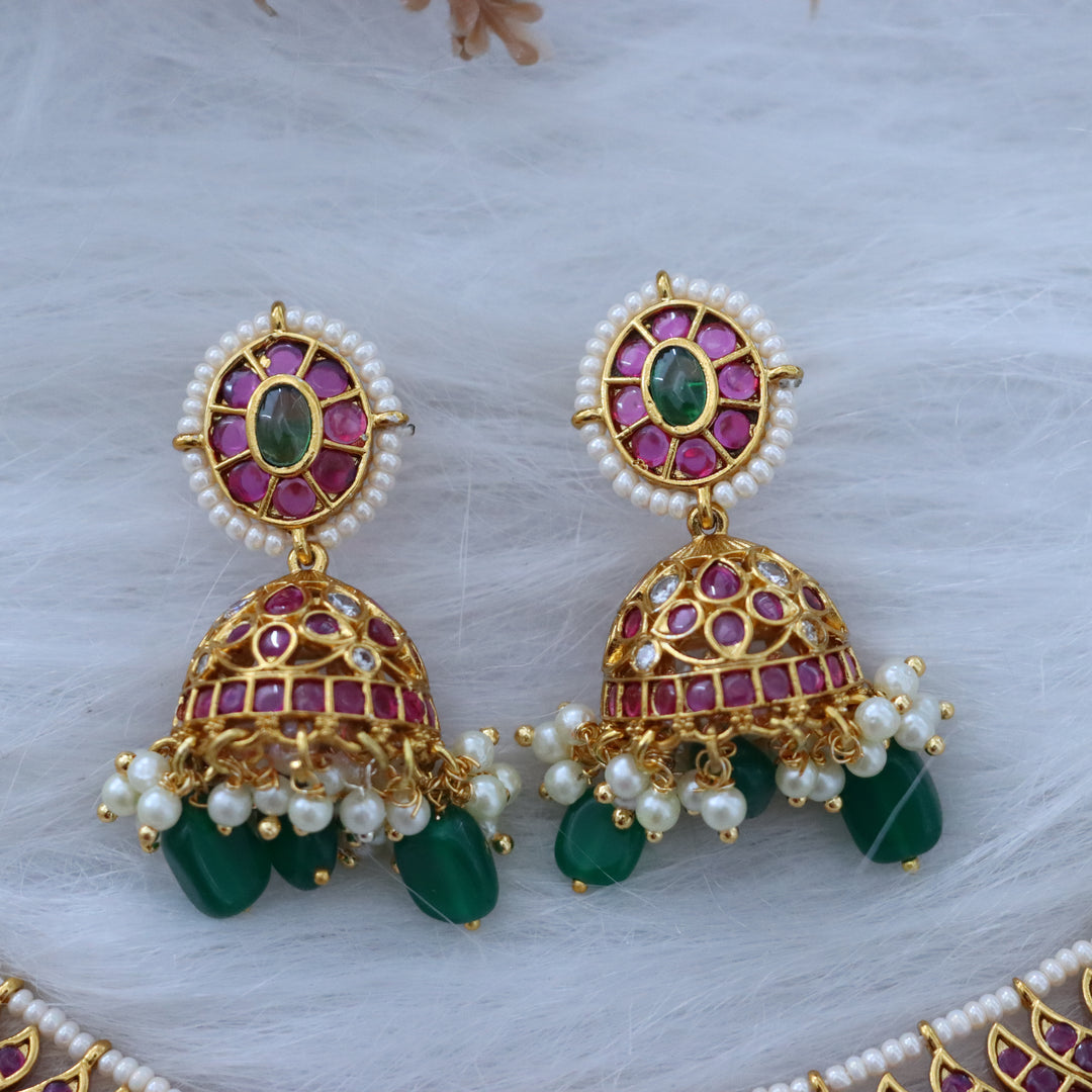 Exquisite High Neck Gold Choker Set for Festive Weddings