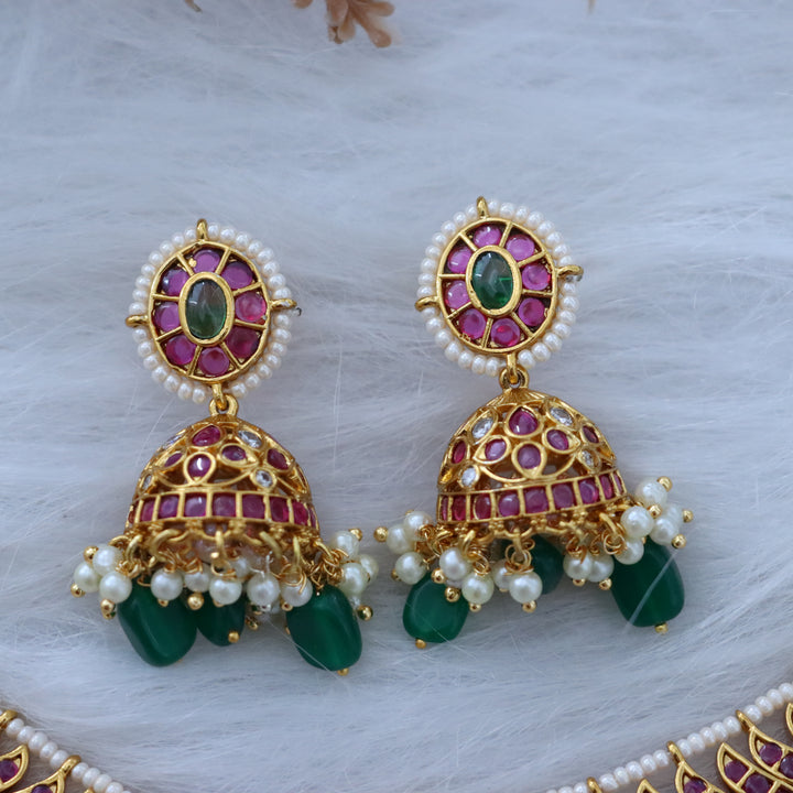 Exquisite High Neck Gold Choker Set for Festive Weddings
