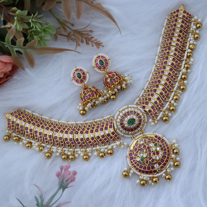 Exquisite High Neck Gold Choker Set for Festive Weddings