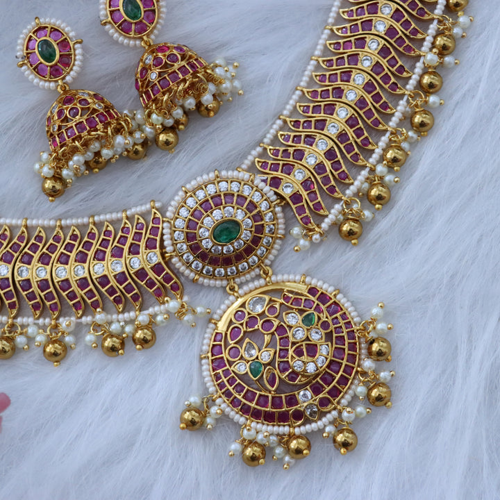 Exquisite High Neck Gold Choker Set for Festive Weddings