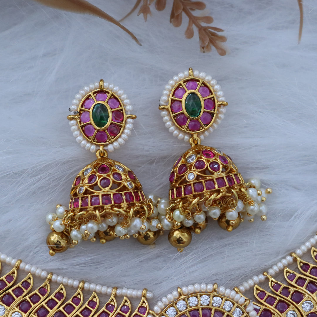 Exquisite High Neck Gold Choker Set for Festive Weddings