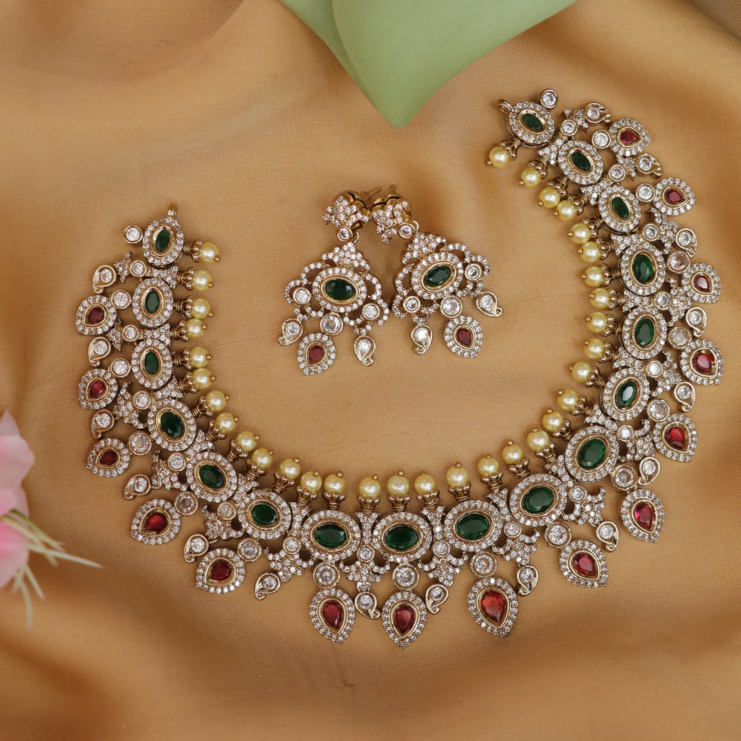 Exquisite Gold-Tone Necklace for Festive Occasions