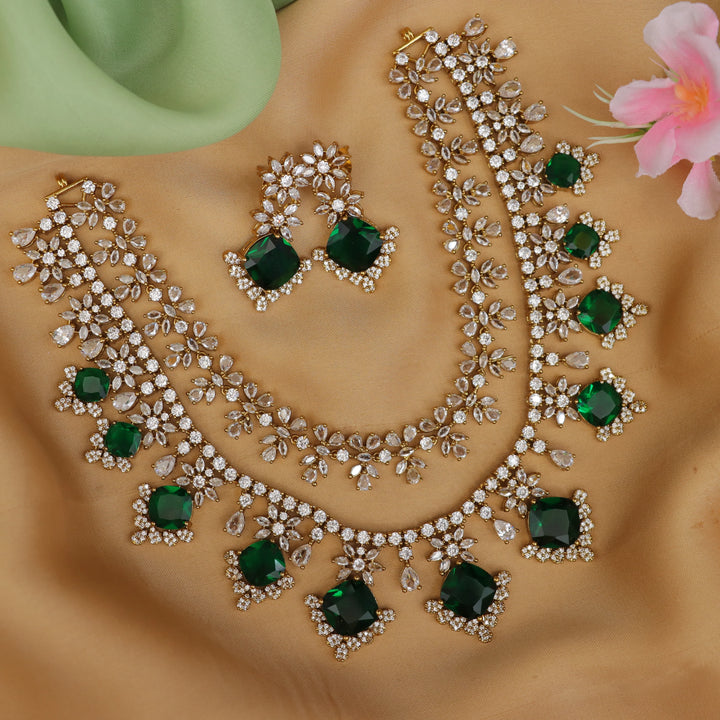 Exquisite Green & Gold Necklace to Elevate Celebrations