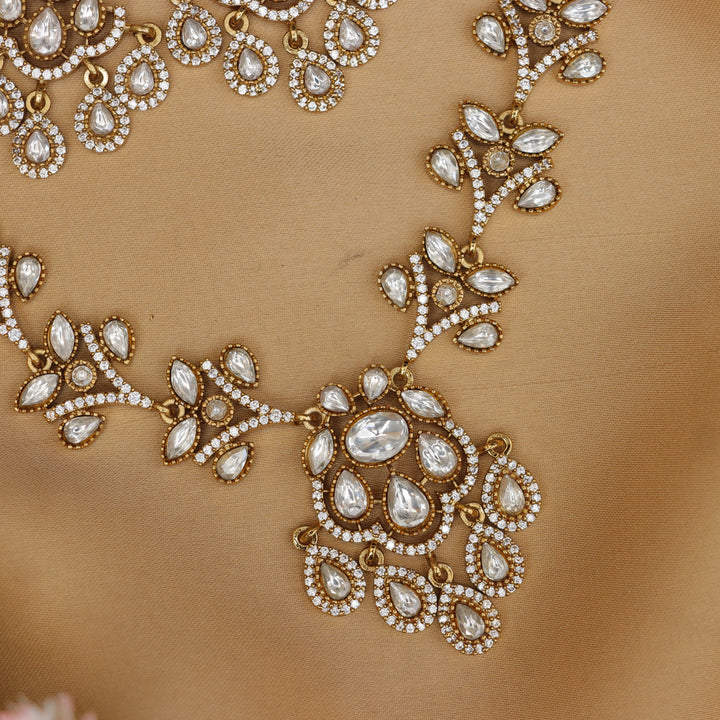 Exquisite Gold Necklace for Festive & Wedding Glamour