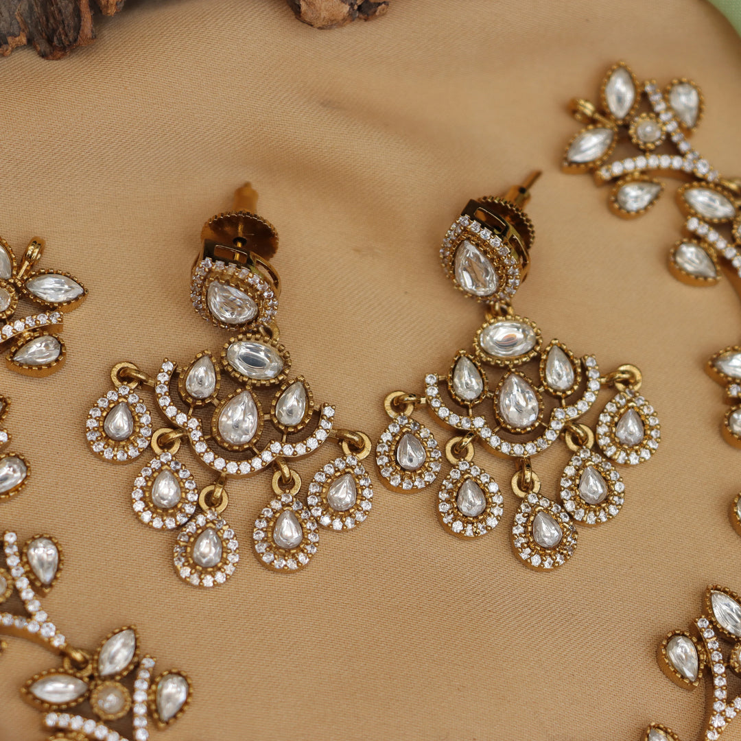 Exquisite Gold Necklace for Festive & Wedding Glamour