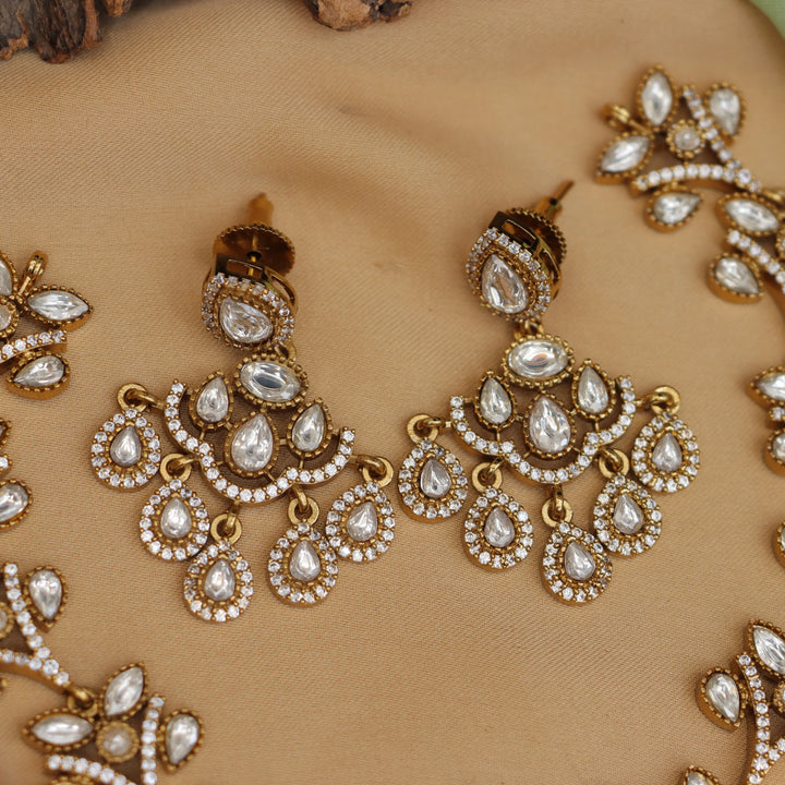Exquisite Gold Necklace for Festive & Wedding Glamour