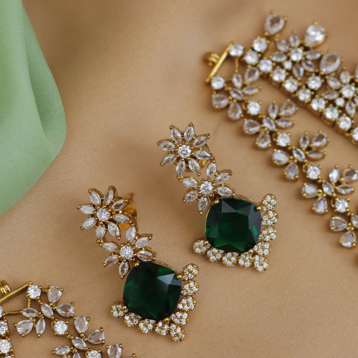 Exquisite Green & Gold Necklace to Elevate Celebrations