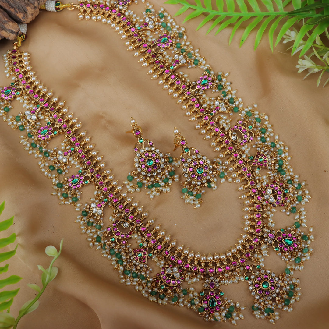 Exquisite Gold-Toned Necklace for Festive Celebrations