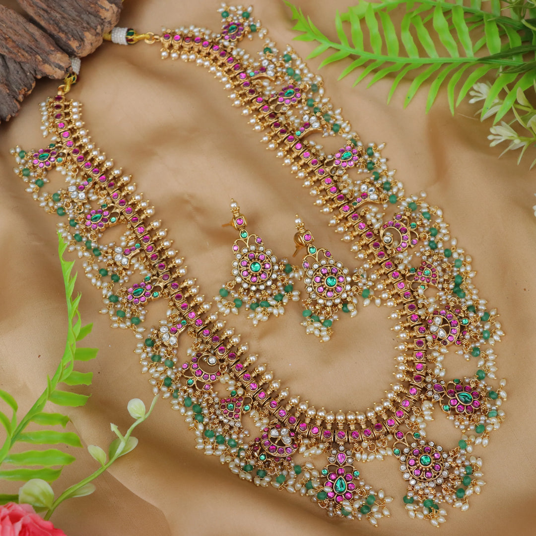Exquisite Gold-Toned Necklace for Festive Celebrations