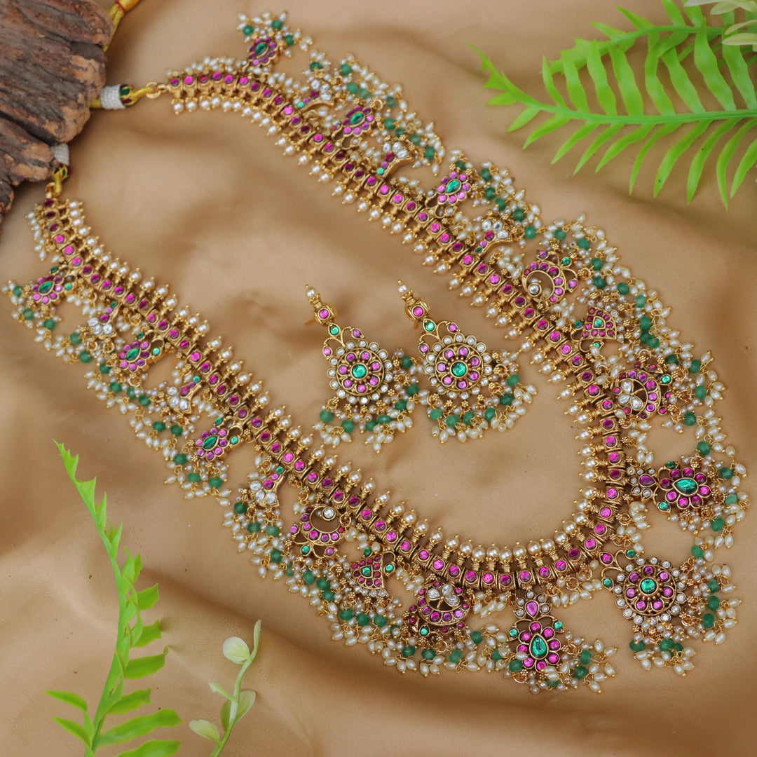 Exquisite Gold-Toned Necklace for Festive Celebrations