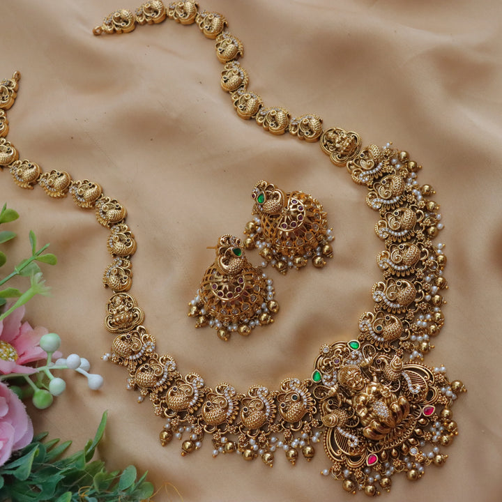 Exquisite Opulent Gold Temple Necklace for Festivities