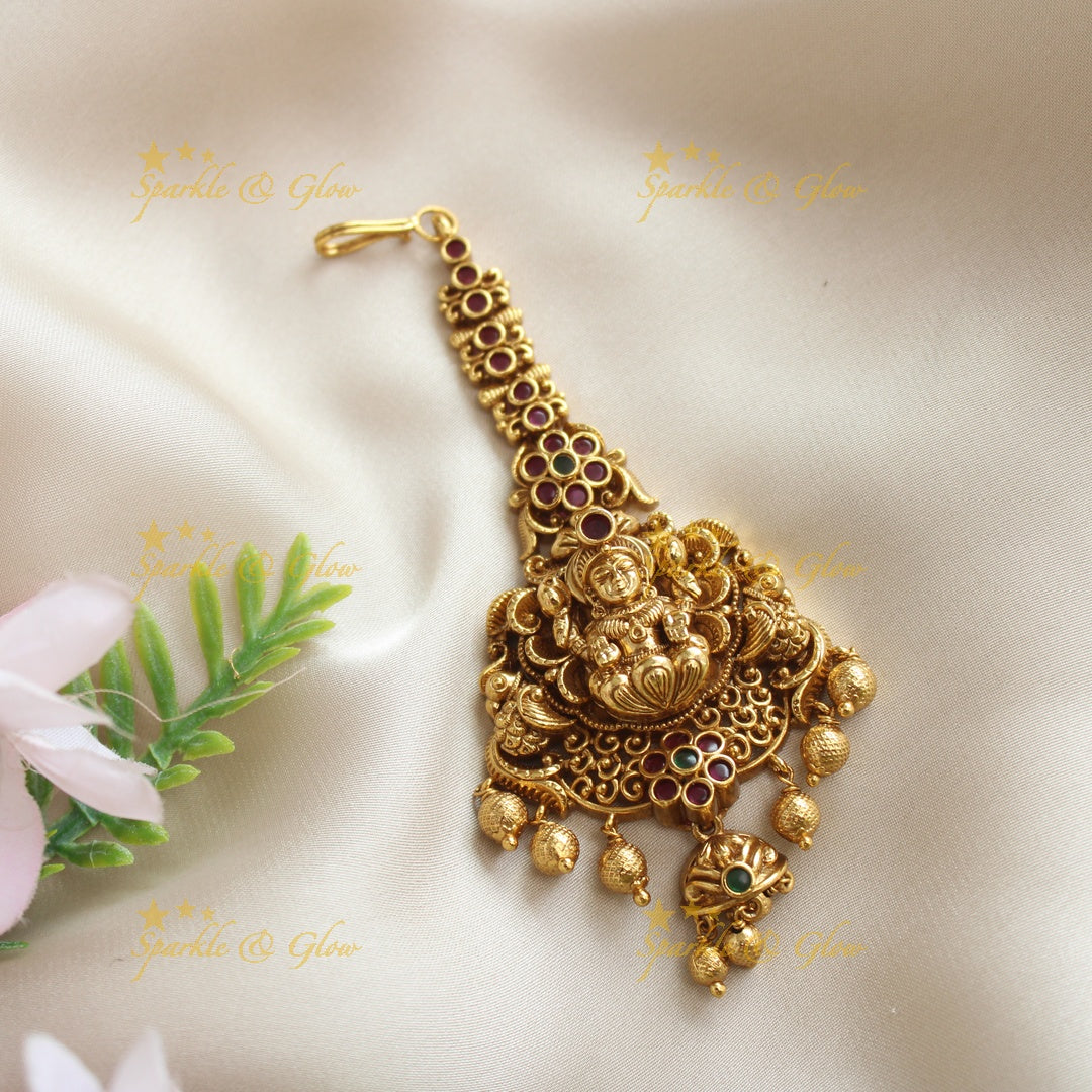 Elegant Idol Lakshmi Floral carved kemp maangtikka with gold beads